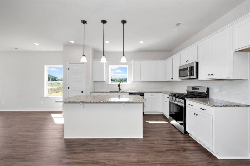 Home under construction. Sample floor plan photo used for illustrative purposes only. Upgrades, selections options, windows and colors may vary.