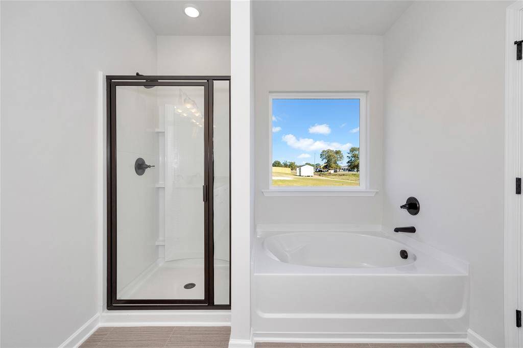 Home under construction. Sample floor plan photo used for illustrative purposes only. Upgrades, selections options, windows and colors may vary.
