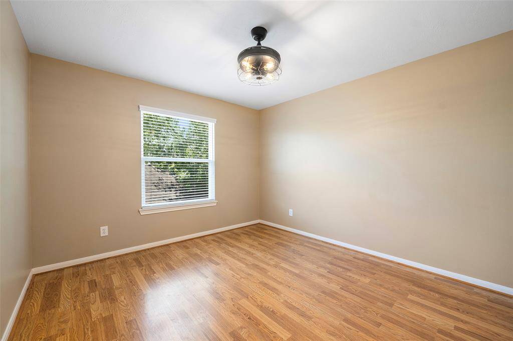 2nd Bedroom with Retractable Ceiling Fan