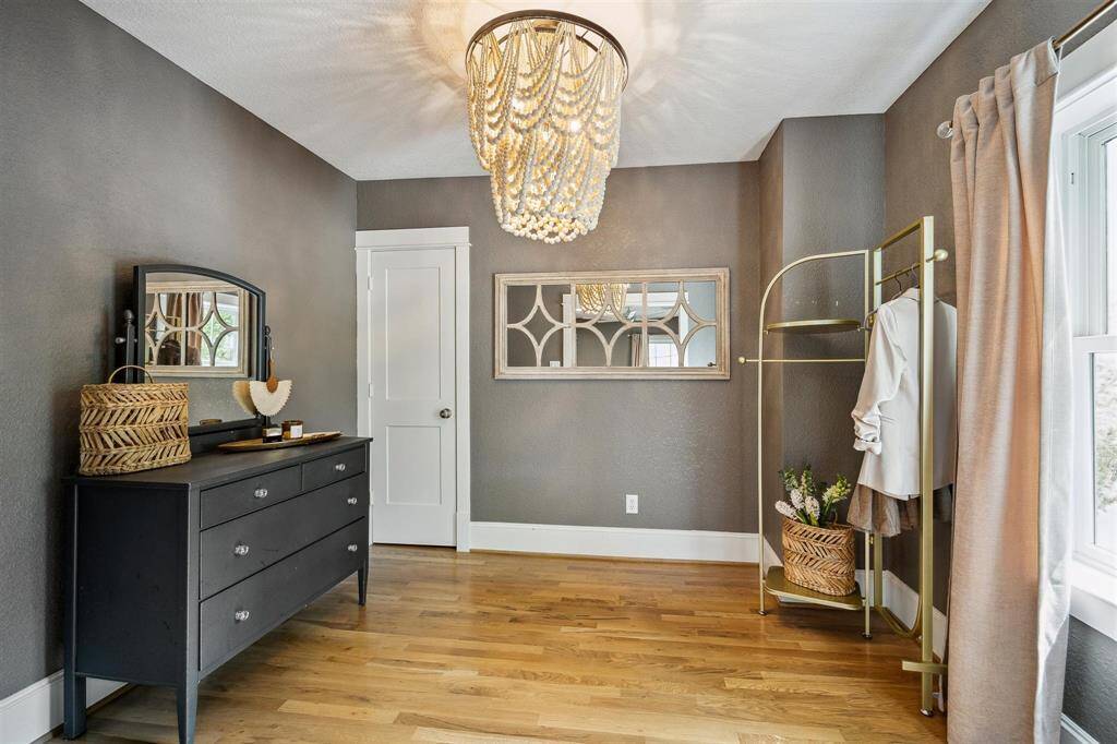 Office or dressing room located off the primary bedroom