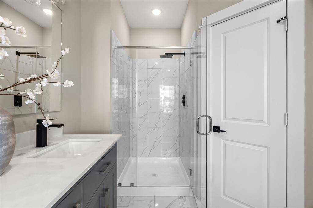 Photos are of the model unit and not actual unit.