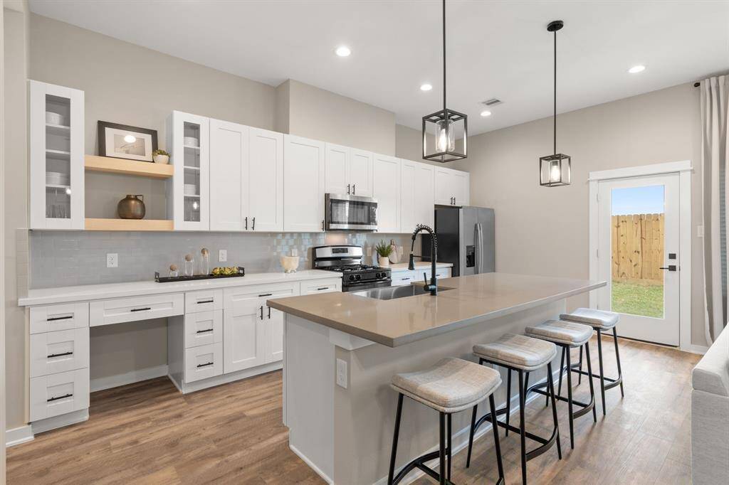 Photos are of the model unit and not actual unit.