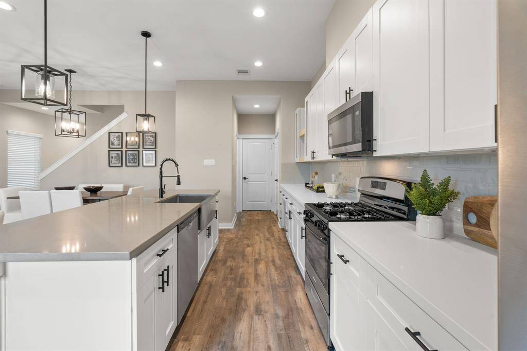 Photos are of the model unit and not actual unit.