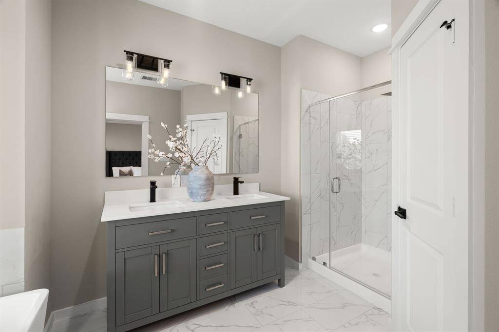 Photos are of the model unit and not actual unit.