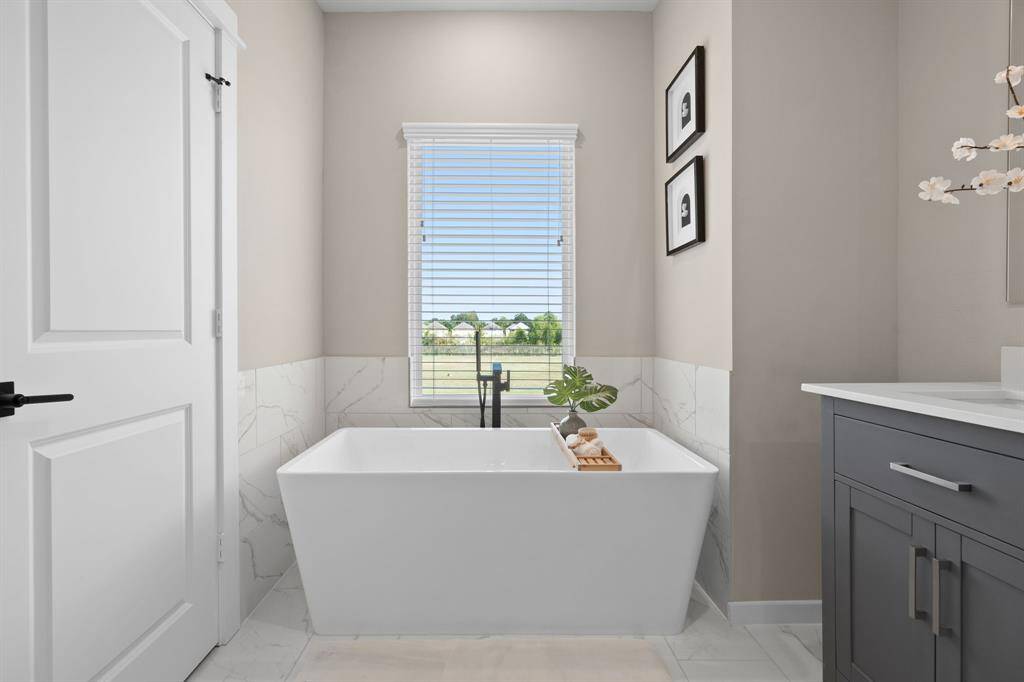 Photos are of the model unit and not actual unit.