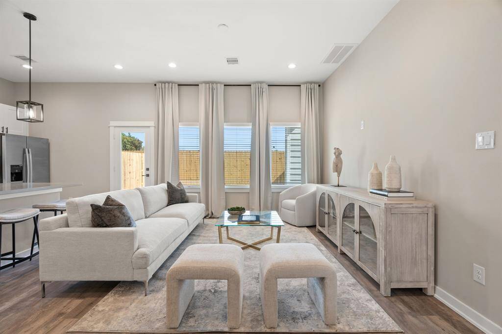 Photos are of the model unit and not actual unit.