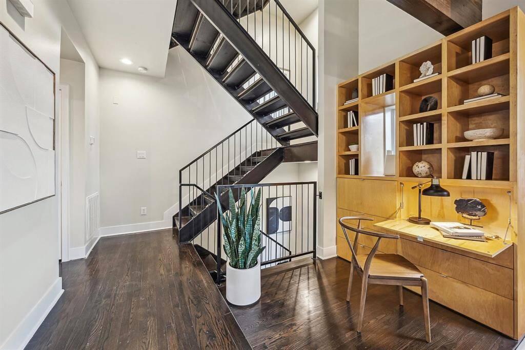 A built-in with a discreet pull-out desk offers the perfect solution for a work-from-home setup or quiet study space—stylish, space-saving, and seamlessly integrated.