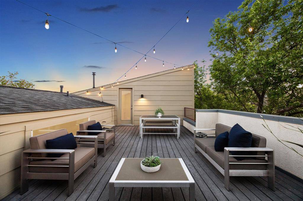 [Rooftop Deck] 4211  Drake is convenient to Greenway Plaza, Texas Medical Center, Museums, West University, quick access to US 59/69, 610, and downtown.