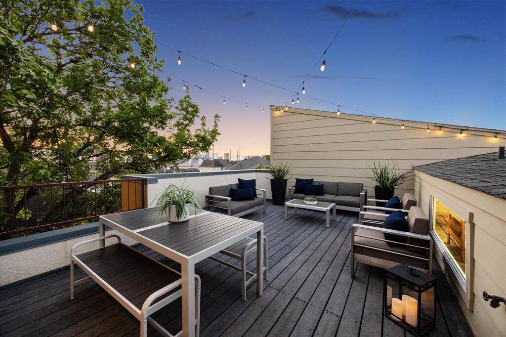 [Rooftop Deck] Views of Galleria in the distance. 4211  Drake is convenient to Greenway Plaza, Texas Medical Center, Museums, West University, quick access to US 59/69, 610, and downtown.