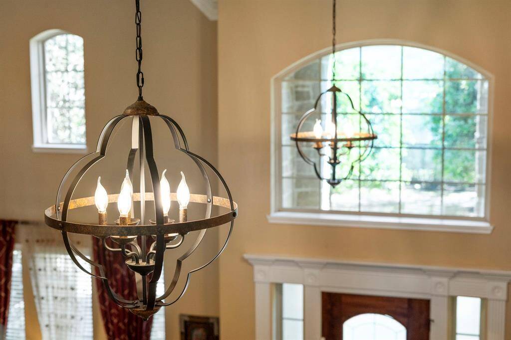 New (June 2024) farmhouse rustic pendant light fixtures add warmth and charm.