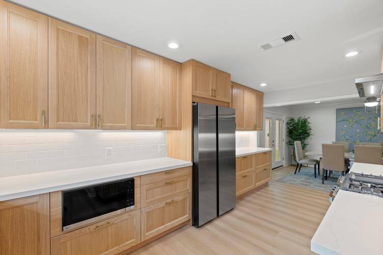 Large Chefs kitchen perfect for entertaining.