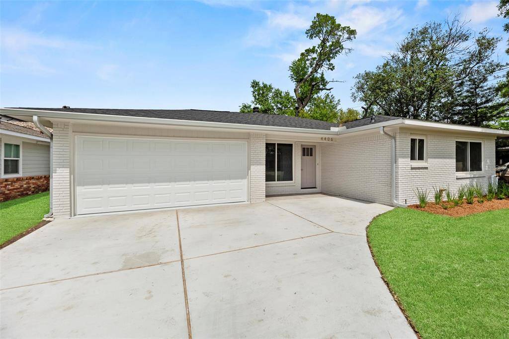 Beautiful 3/2 in Afton Oaks.