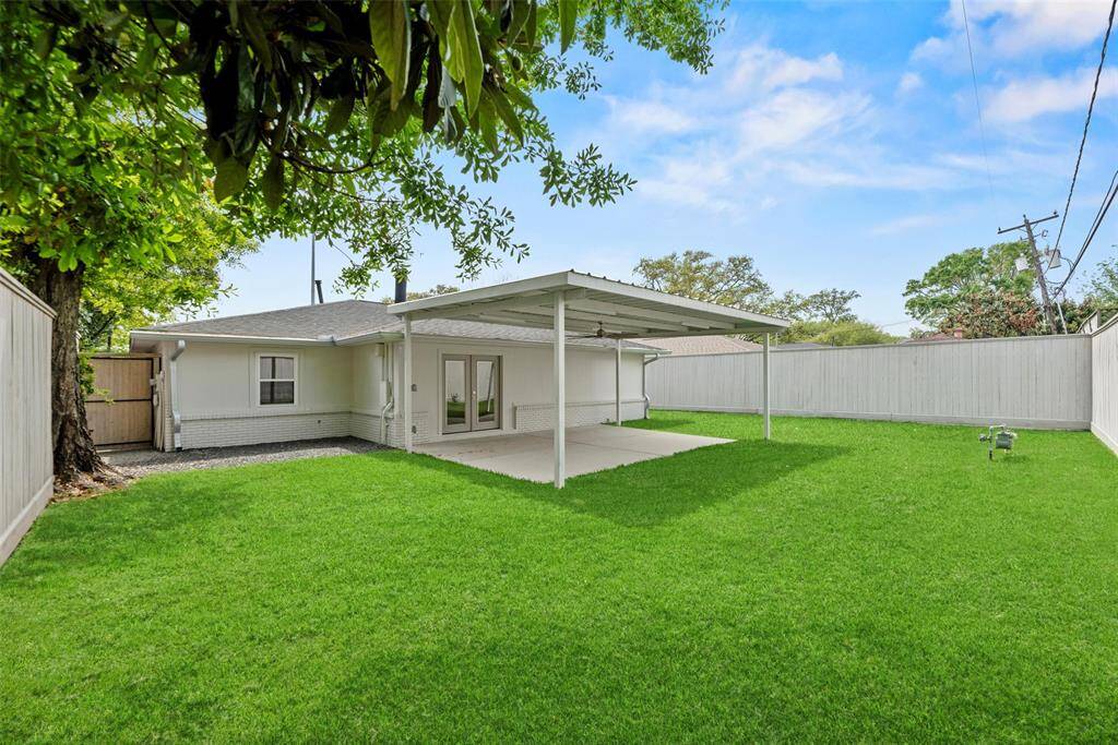 Plenty of space for entertaining.