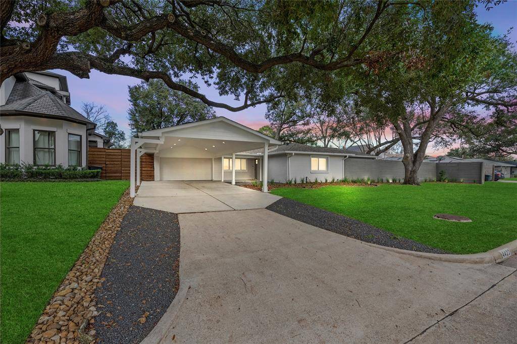 Welcome home! 4422 Merwin conveniently located in Afton Oaks.