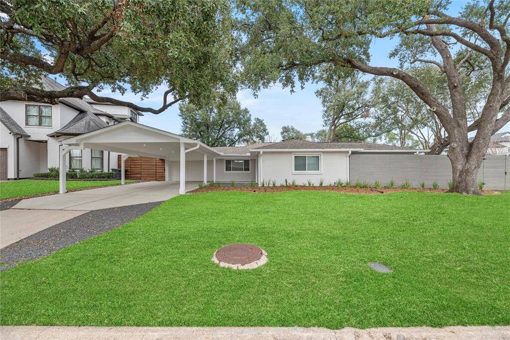 Conveniently located in Afton Oaks. Close to dining, shopping and entertainment.