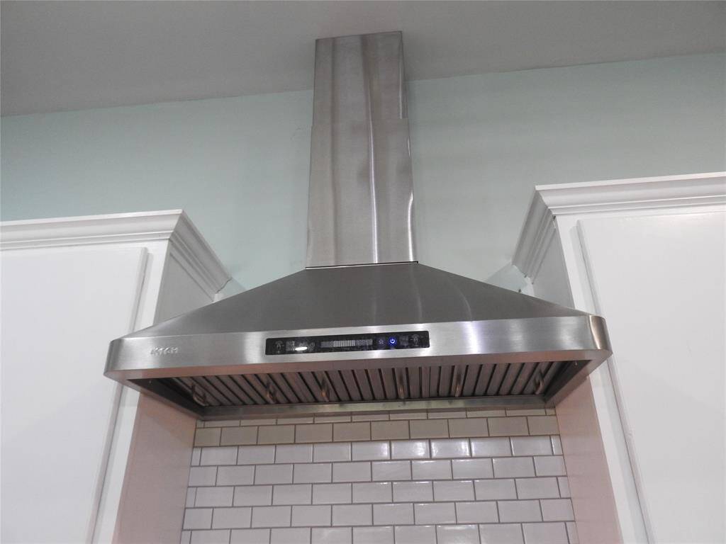 This is a Kitchen Hood with a back splash. All digital, just pass your hand in front and the Hood turns on.