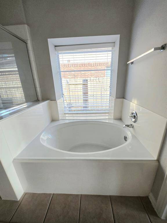 Master bedroom tub