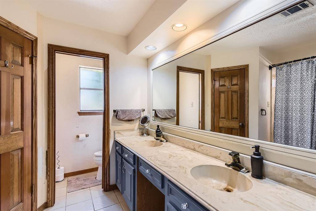 Double sinks in primary bath.