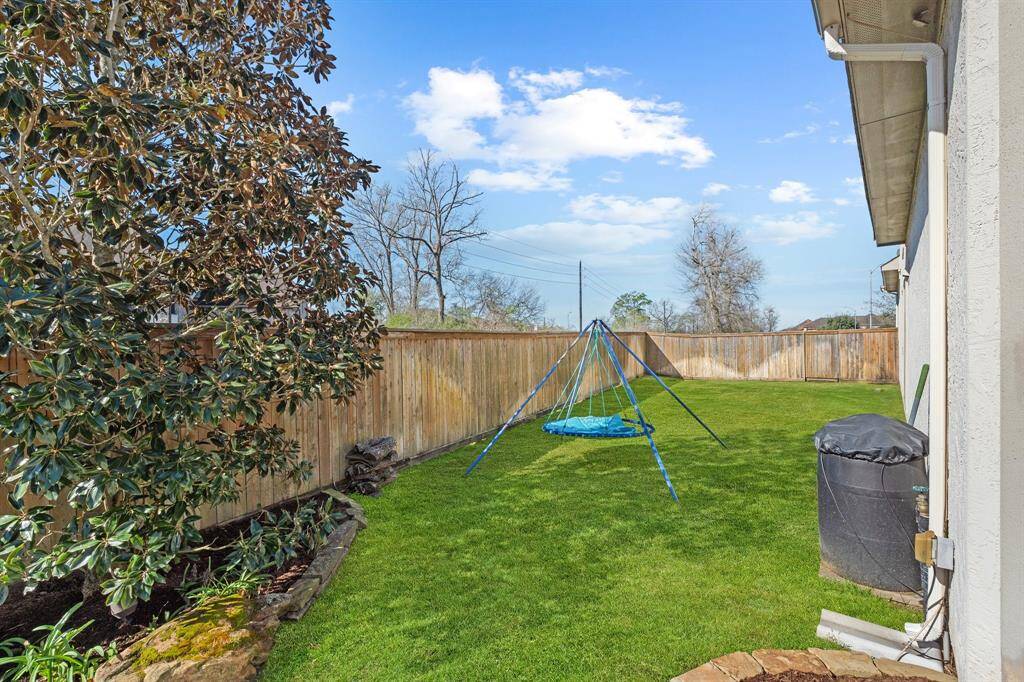Whether you envision a beautiful garden, a play area for children, or a space for additional outdoor activities, the expansive side yard provides ample room to bring your ideas to life.