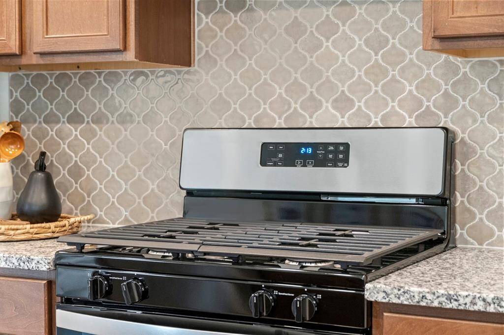 Featured here is the Whirlpool Black on Stainless Freestanding Gas Range, Under-Oven Broiler, SpeedHeat Burner with Range Hood.