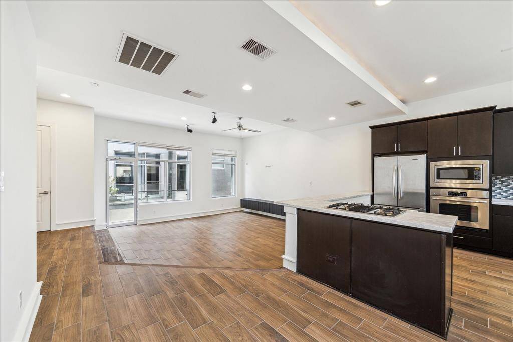 Contempoar finishes throughout home! Brand new flooring throughout!