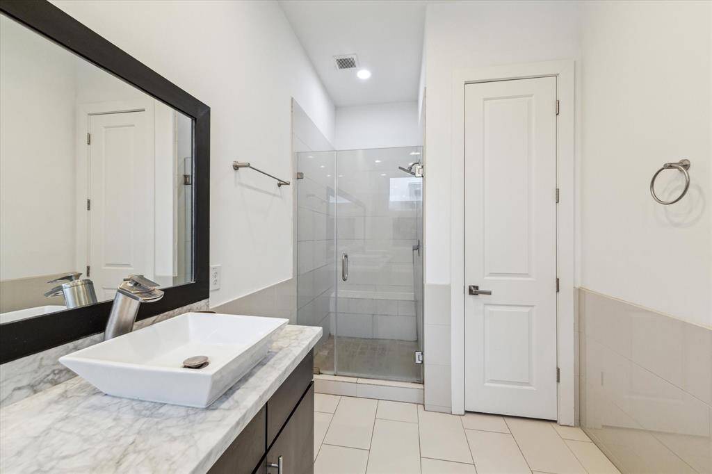 Seperate shower