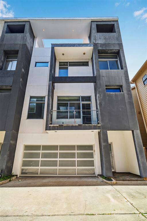 Gorgeous contemporary home in Rice Military!