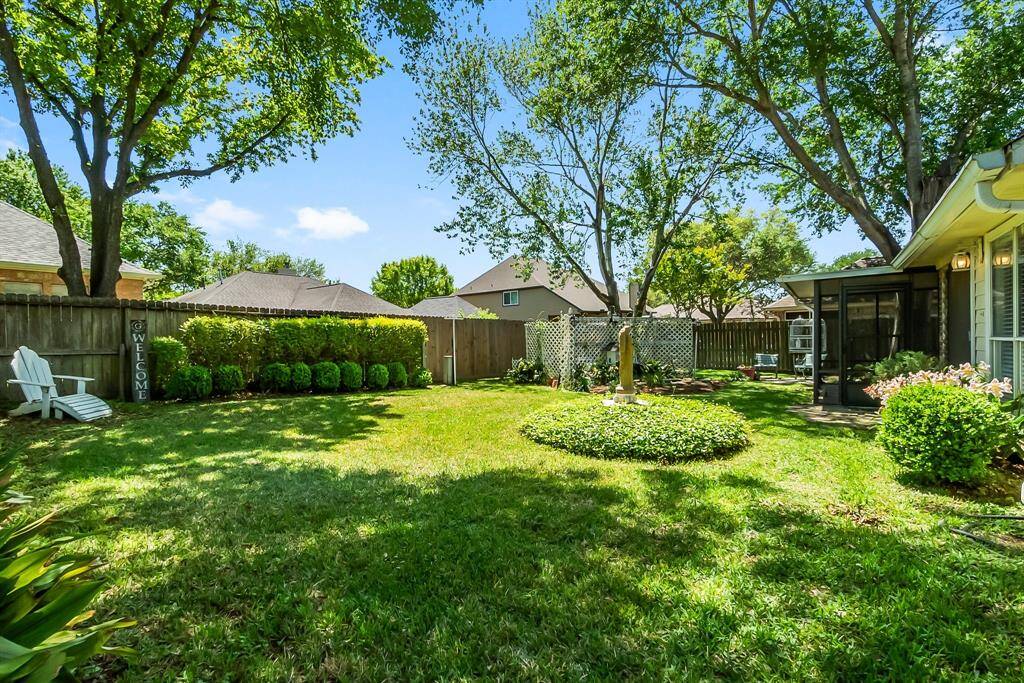 Large backyard with plenty of shade
