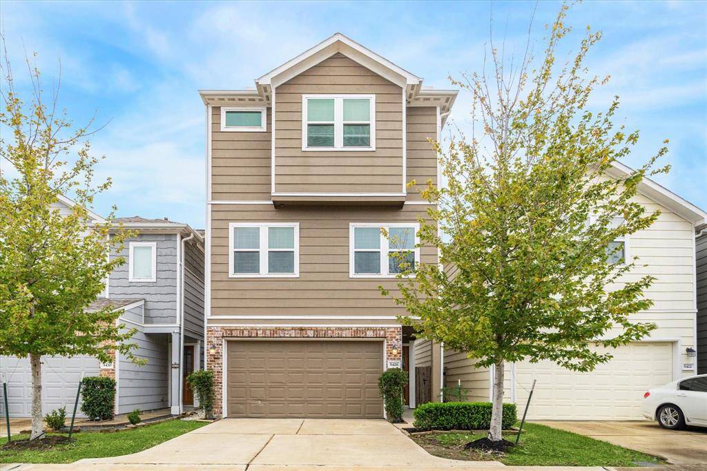 Welcome home! Located in the highly desirable Eado area stands this beautiful 3 story home that features 4 bedrooms, 3.5 baths, with one of the largest backyards in the community.