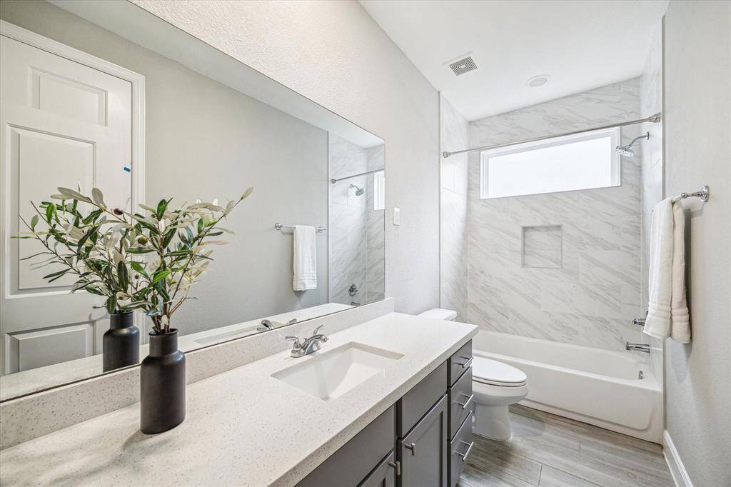 spacious ensuite bathroom on the first floor with a walk in clooset.