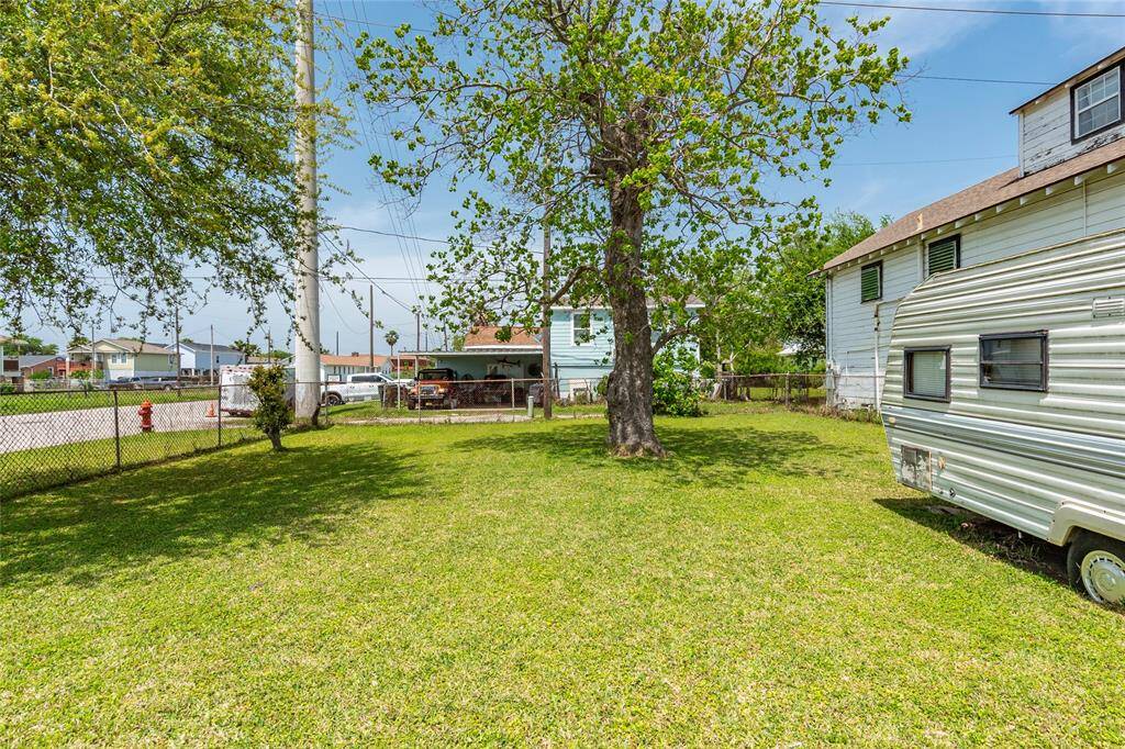 Large size backyard that can accommodate another building structure.