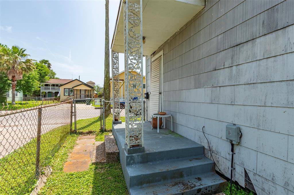 Entrance can be accommodated thru the front part of the home located on Ave. Q