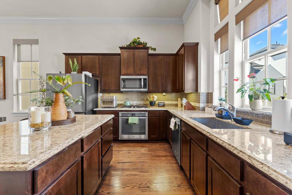 Ample counterspace and cooking area.