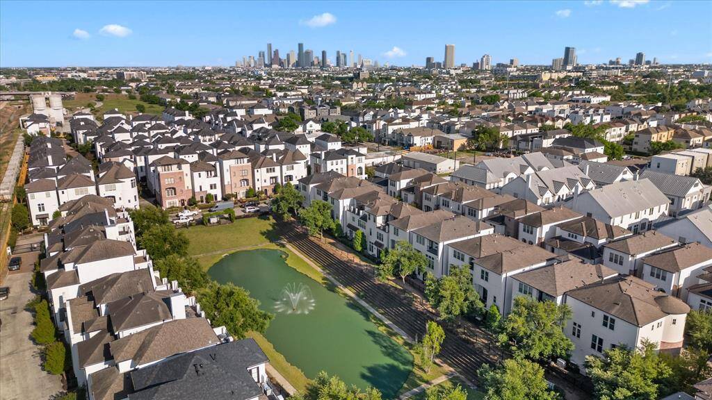 Location allows access to so many great areas of Houston, from outdoor recreation, restaurants, shopping, night life and more.