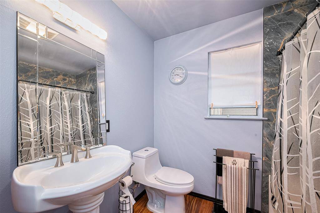 Another angle of the bathroom