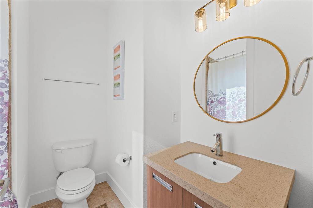 Comfortable guest bedroom with private en-suite bath—ideal for roommates or visiting guests, fully furnished for move-in ease.