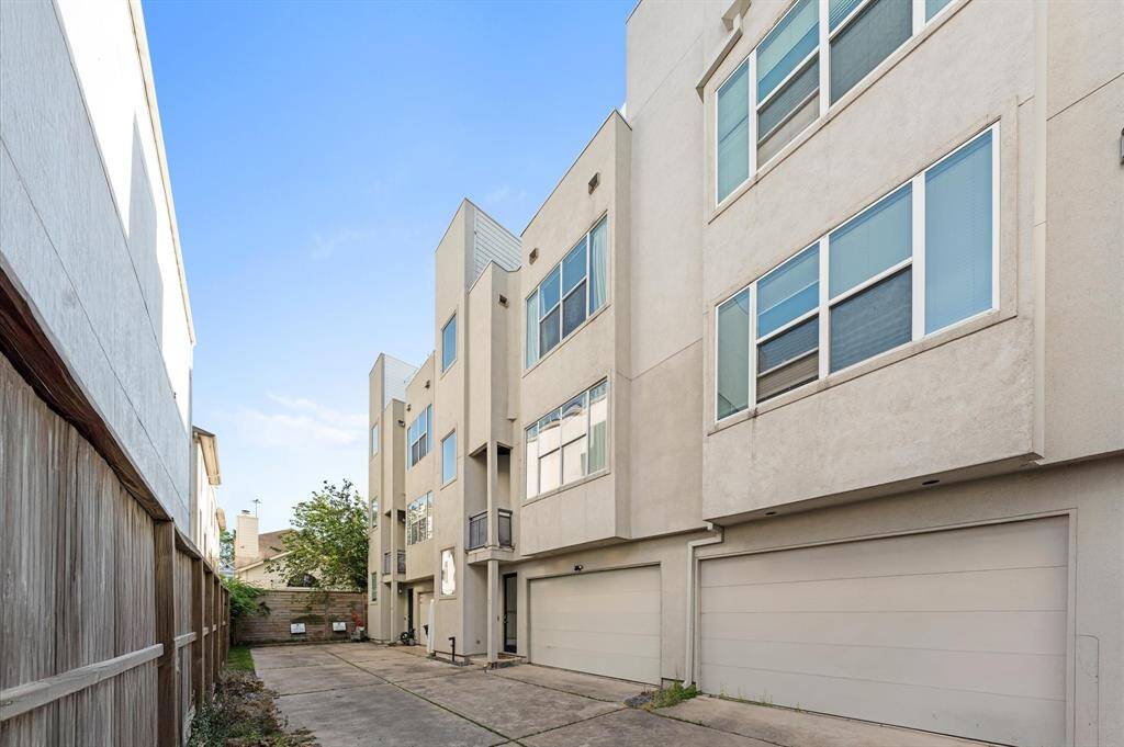 Attractive 3-story townhome with contemporary architecture, located in the highly walkable and well-connected Heights area.
