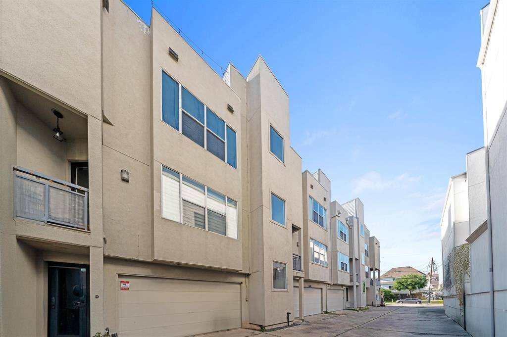 Attractive 3-story townhome with contemporary architecture, located in the highly walkable and well-connected Heights area.