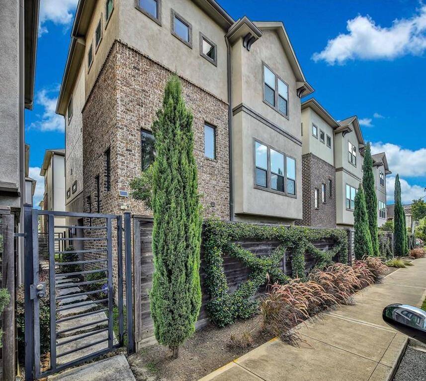 A 4-bed, 3.5-bath home in Cottage Grove.