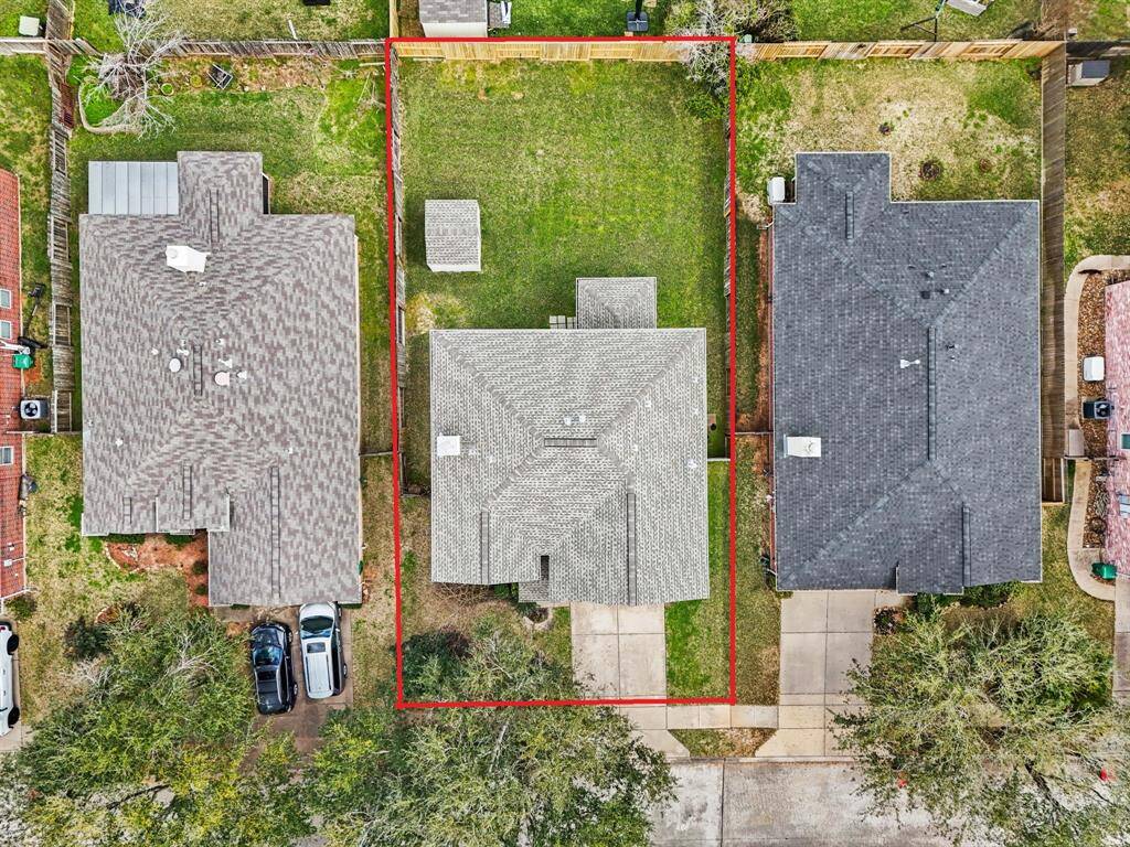 This aerial view showcases the INCREDIBLE 6,050 sqft lot.