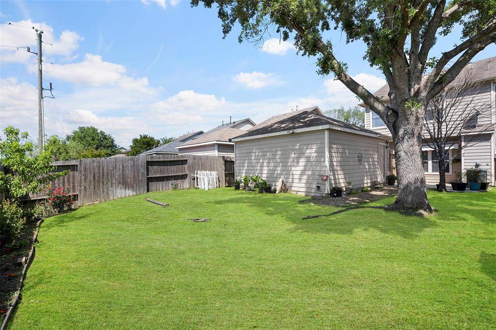 Great size back yard. No back neighbors.  The grass has been edited to see the potential of the area.