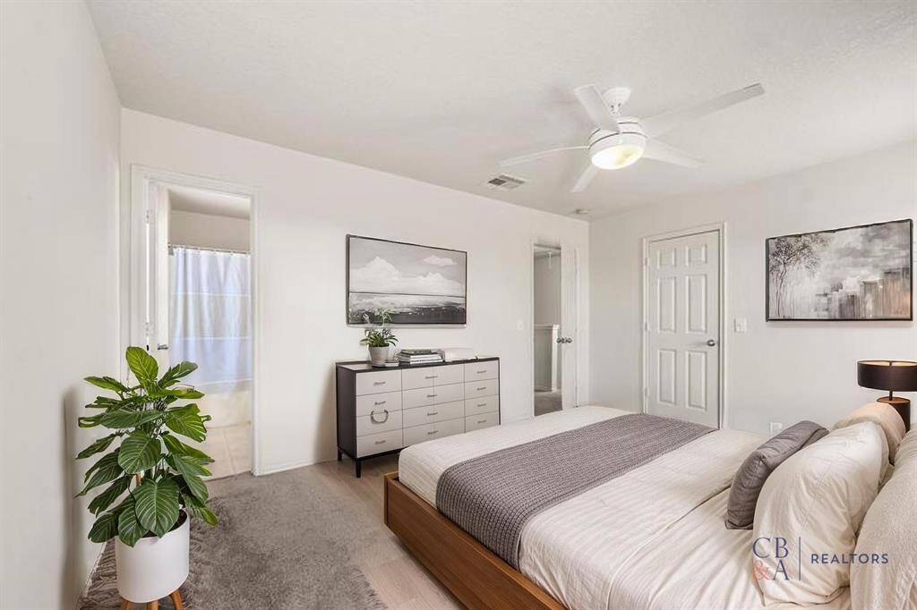 Principal bedroom with in-suite bathroom