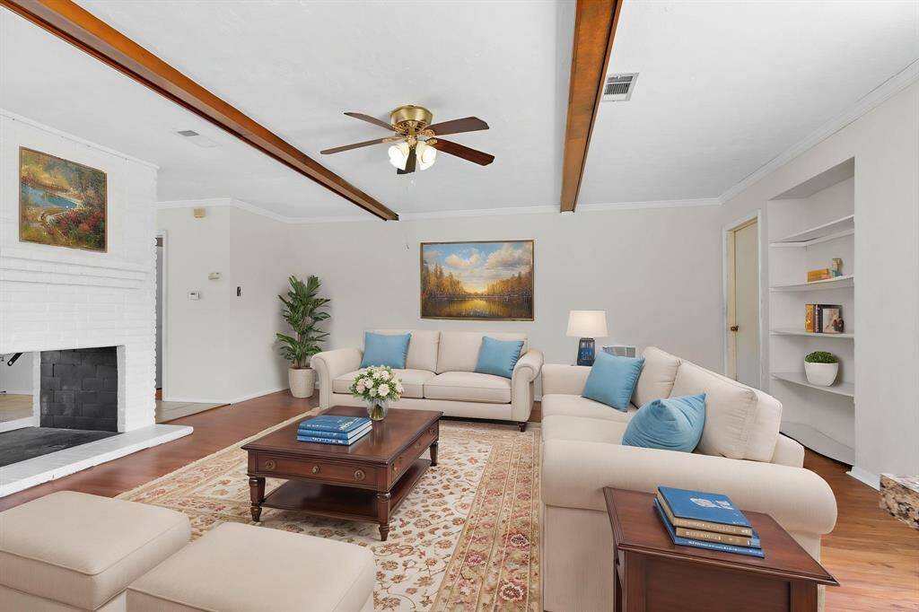 Beams are NOT a part of the home...virtually staged.
