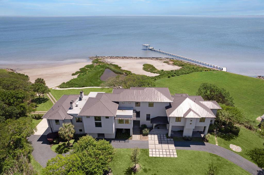 Welcome to your private, waterfront retreat! Only 30 minutes from downtown Houston!