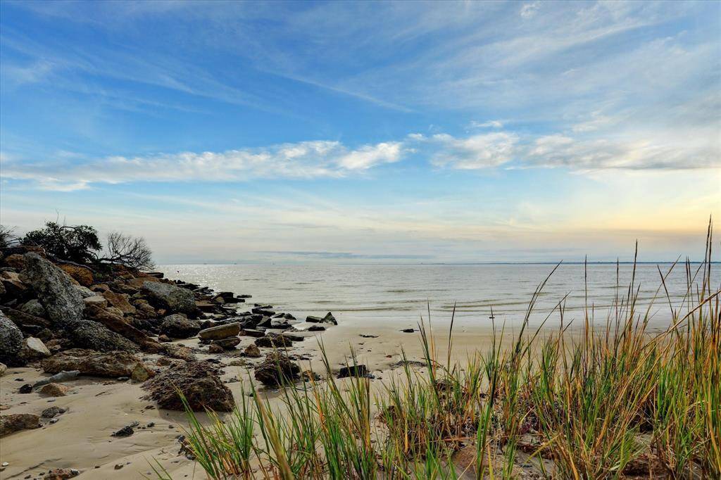Watch the sun rise over the water in the morning and set in the evening. The beauty of the bay is truly breath-taking!