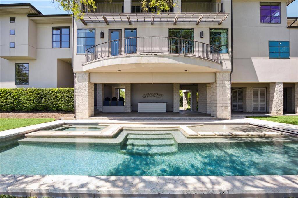 Designed for family enjoyment and entertaining, 633 Quintana Roo is a luxury escape with every amenity!
