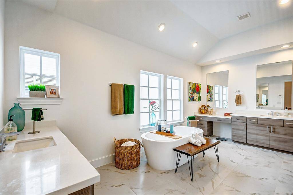 Large Primary Bath