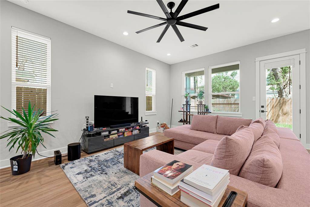 Living room w/ lots of natural light