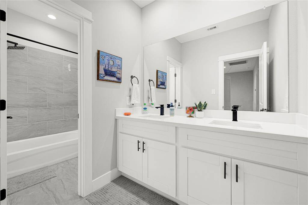 Secondary bath with dual sinks
