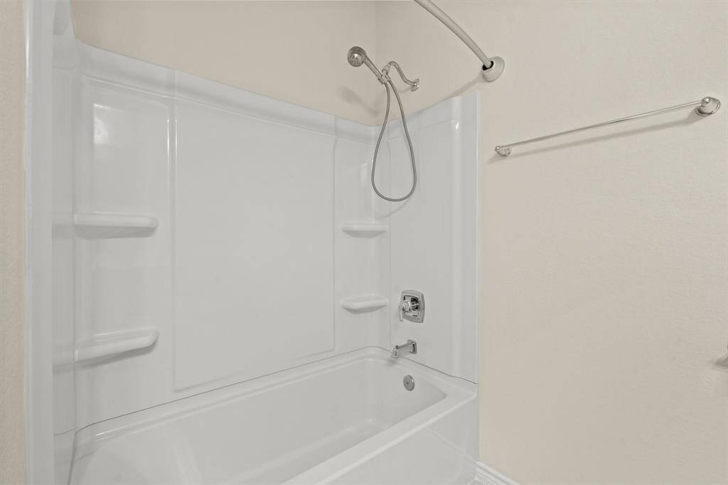 Secondary Bath 1 shower/tub combo
